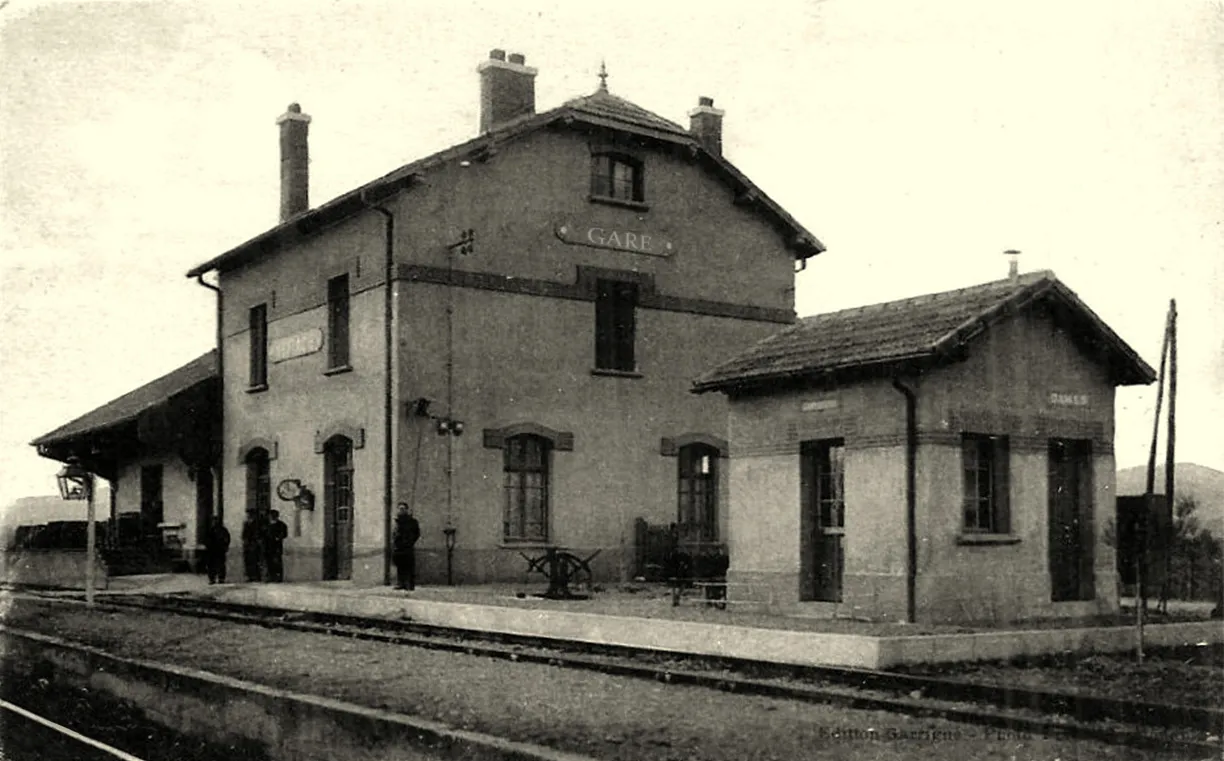 Ancienne gare de Néfiach, maison de l'élevage de Shiba Inu Le Royaume d'Akuma, Pyrénées-Orientales
